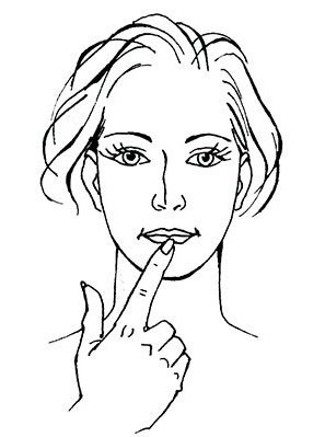 Фиксирование нижней губы пальцем