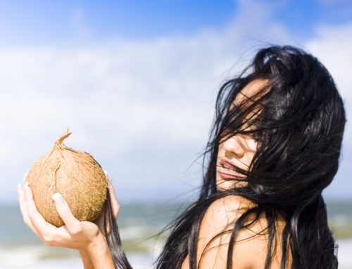 Как нанести кокосовое масло на волосы