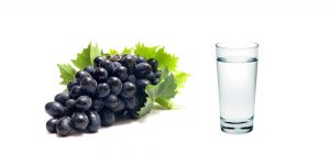 виноград и стакан воды