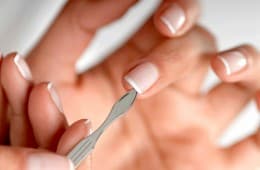 как правильно чистить ногти