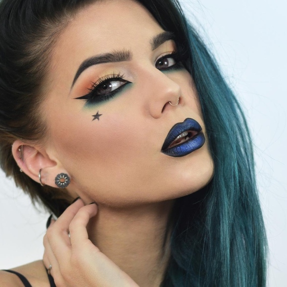 Синяя помада – макияж и варианты использования