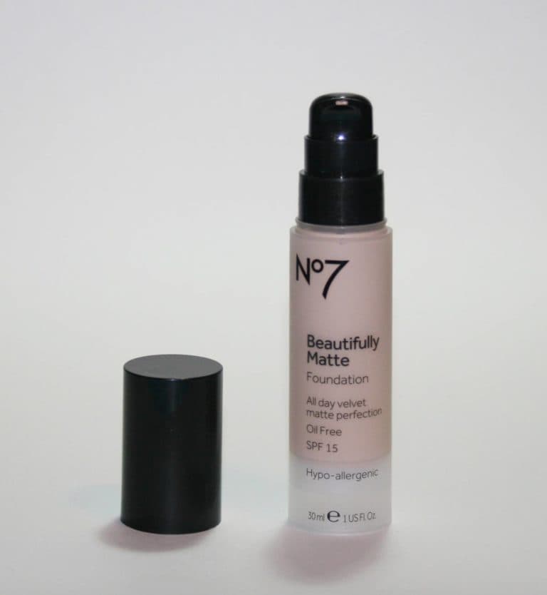 Силиконовый праймер для лица для жирной кожи. Wet n Wild Prime Focus primer Serum. Фиолетовый тюбик праймер.