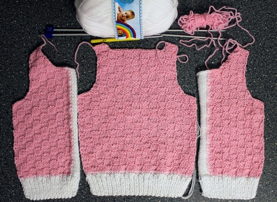 Вязание жилетки для девочки спицами