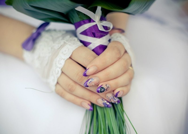 Фиолетовый свадебный френч с музыкальными рисунками