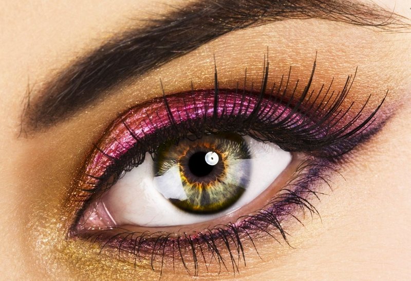 Пурпурно-жёлтый макияж для зелёных глаз