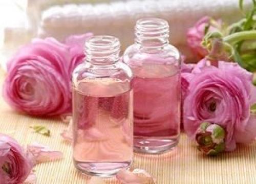 Розовая вода из лепестков роз. Розовая вода: что это такое?