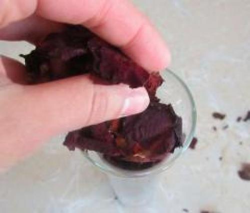 Что можно сделать с лепестками роз для декора. 