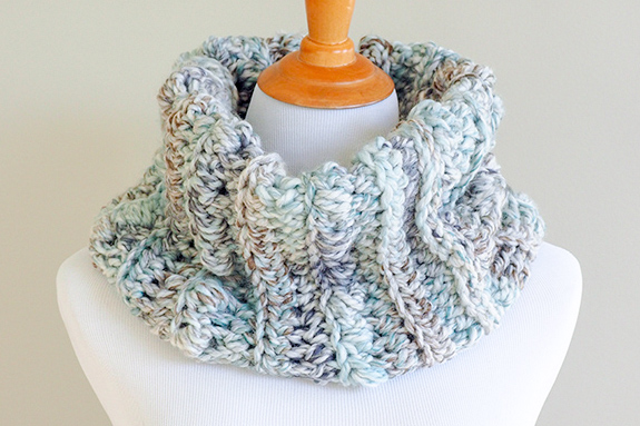 Easy Double Crochet ScarfThis list of free scarf patterns has crochet for beginners. Choose between these free crochet patterns and get to work on a project you can be proud of. #CrochetScarfPatterns #CrochetScarf #FreeCrochetPatterns
