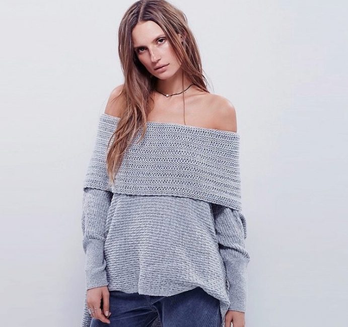Данный тип свитеров можно носить на голое тело, допускается сочетание с легкими блузами. Некоторые модели подойдут женщинам с лишними килограммами. 