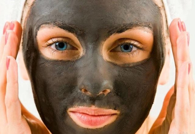 Используя данную маску можно очистить поры от черных точек и выравнять цвет лица