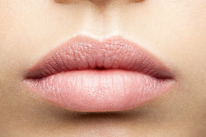 Красим губы: поэтапная схема - Шаг 1. База