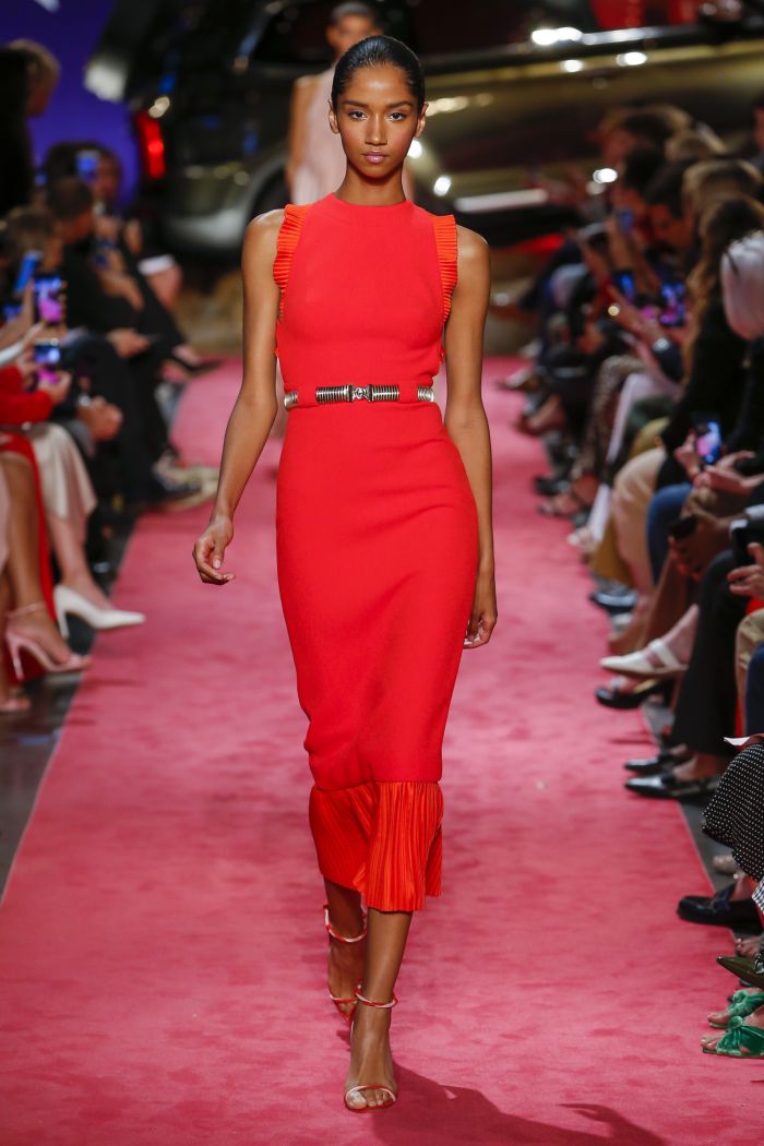 Модное красное платье Brandon Maxwell