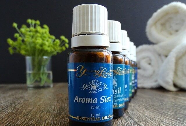 essential-oils-1539457_640