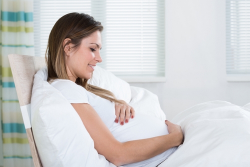 Ретиноевый пилинг категорически запрещён беременным и кормящим грудью женщинам