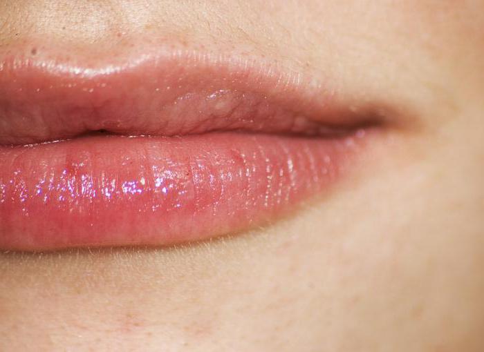 как правильно красить губы для объема 