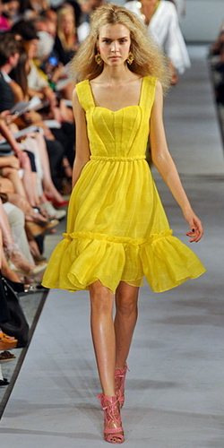 Желтое платье